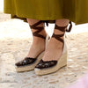 VALENCIANA TACHAS MARRON OSCURO